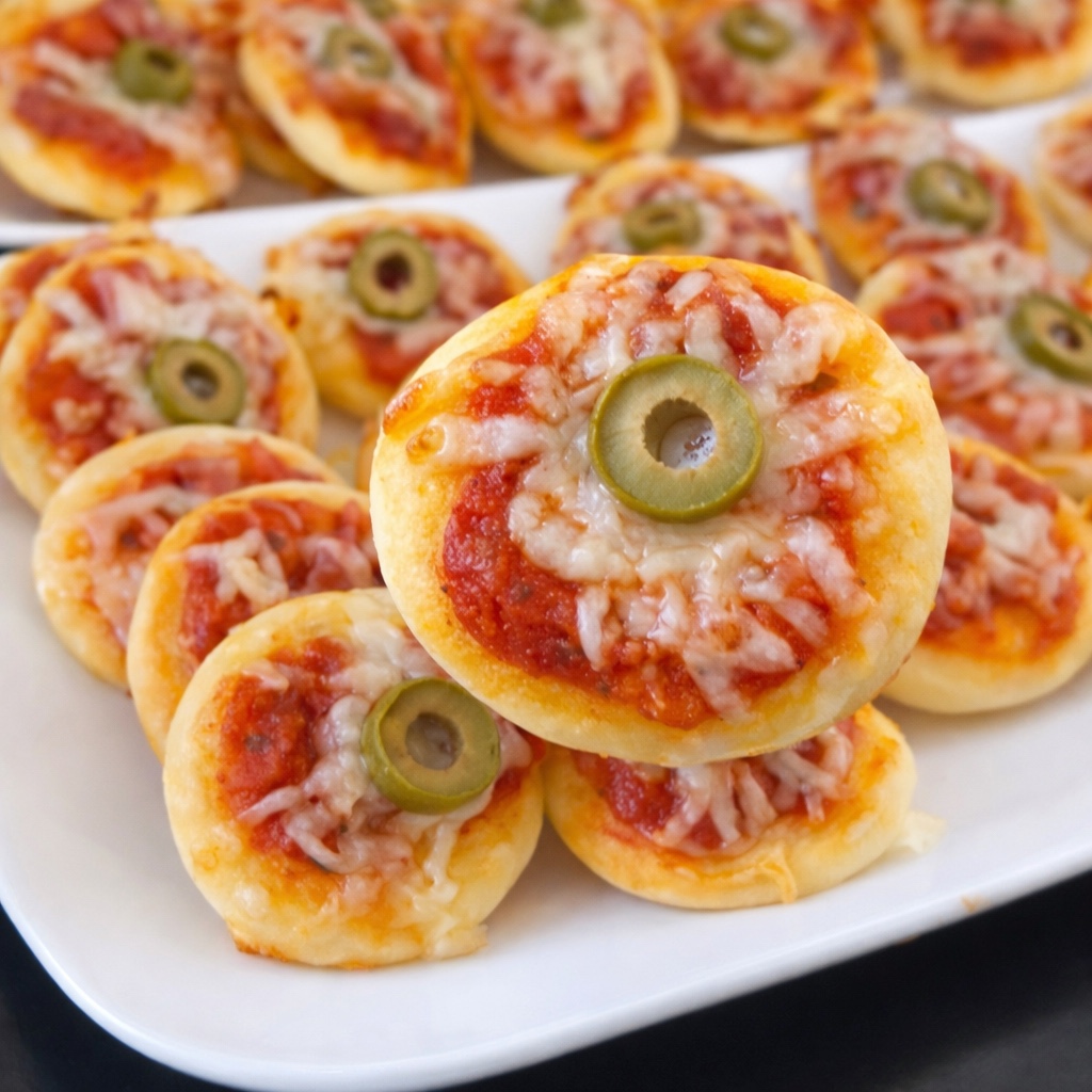 Mini pizzas & savory bites